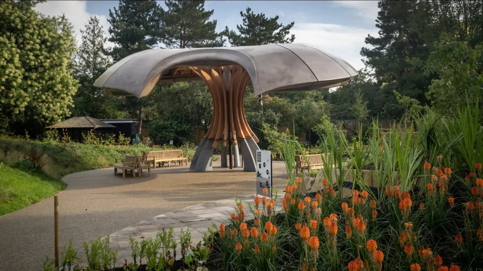 Kew's Carbon Garden, Jeff Eden © RBG Kew A large mushroom like structure in the Carbon Garden at Kew Gardens with two people looking up at it